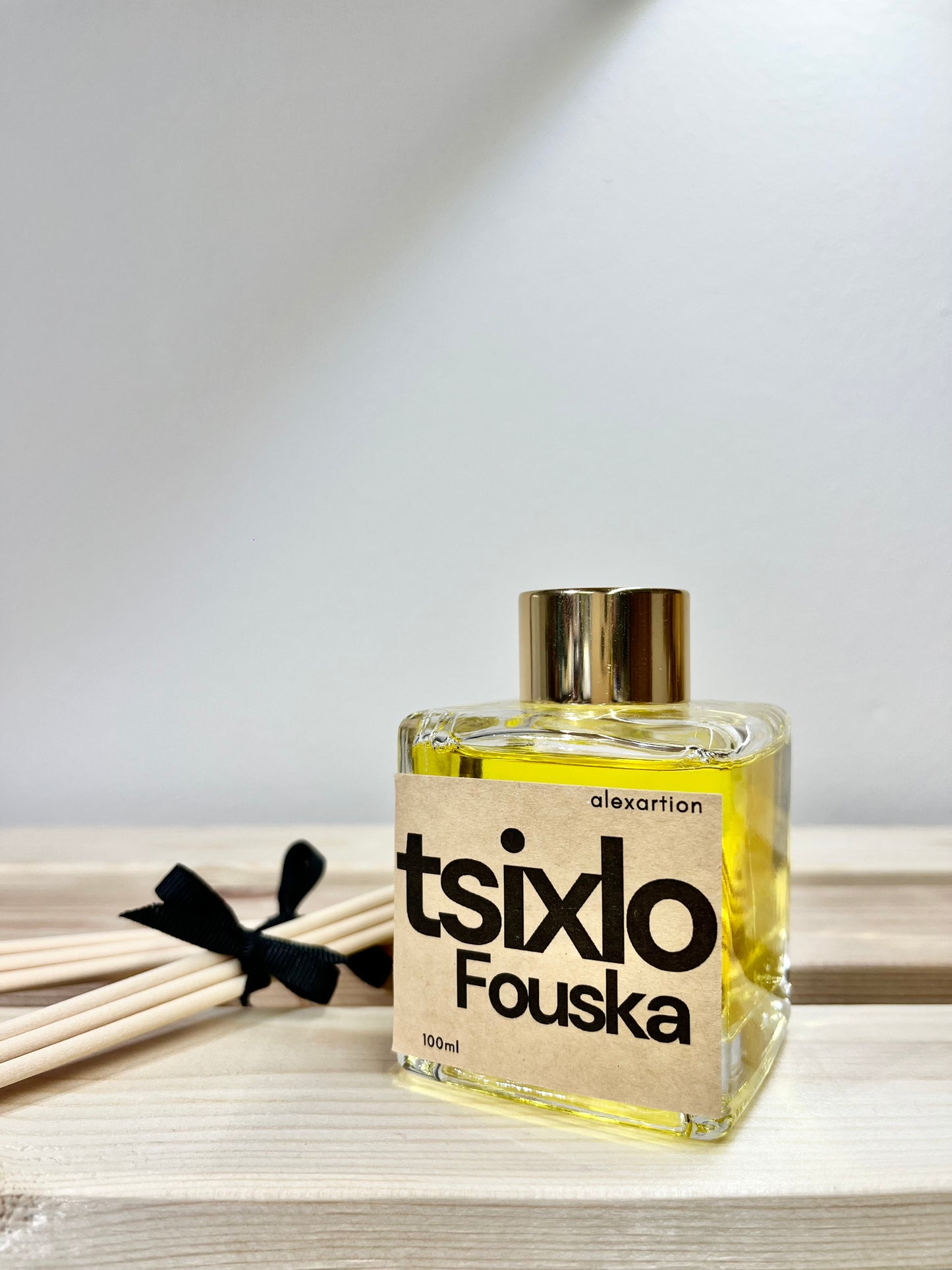 Αρωματικά χώρου με στίκς (Reed Diffusers)